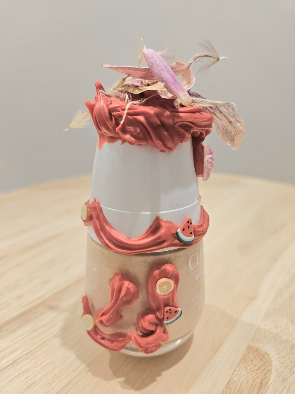 Clinique Even Better Clinical Serum Foundation - Decoratwd In Red Sanrio Charact - Picture 3 of 4